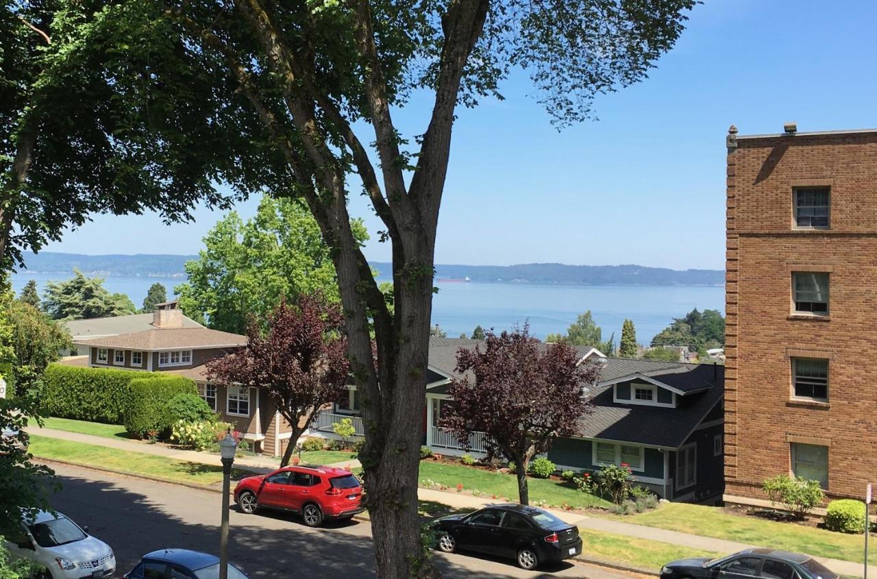 Puget Sound Panorama: Spacious 2-Bed Retreat with Jacuzzi Apartment Tacoma Exterior photo