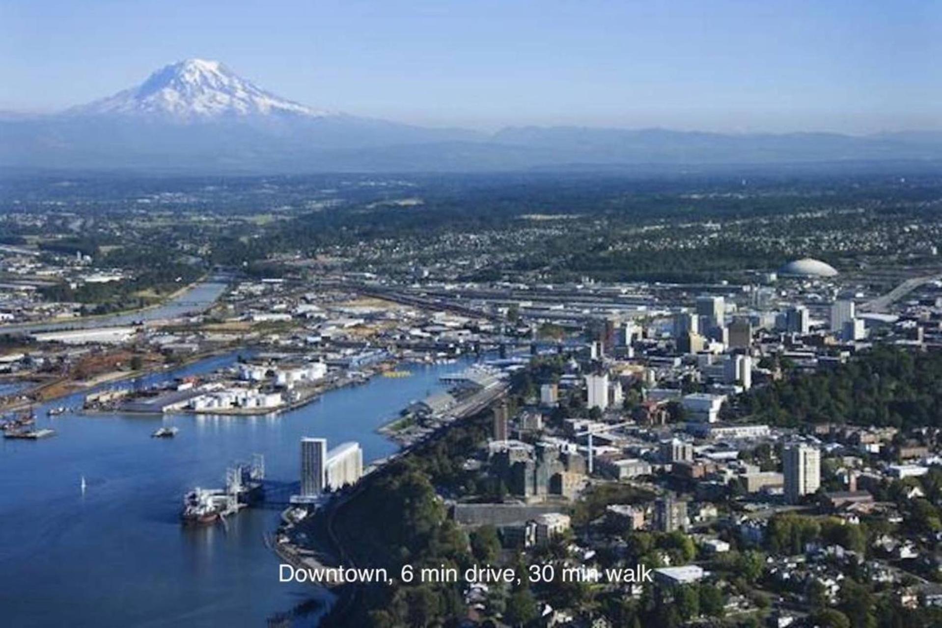 Puget Sound Panorama: Spacious 2-Bed Retreat with Jacuzzi Apartment Tacoma Exterior photo